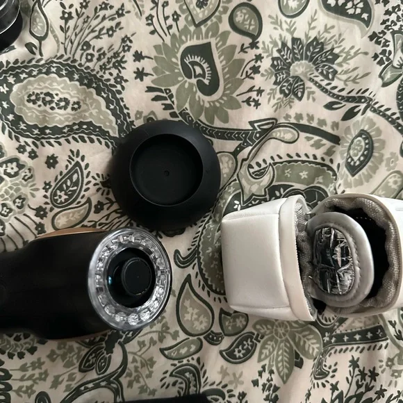 Therabody Black and Gold face device. Comes with original box. - Picture 4 of 7